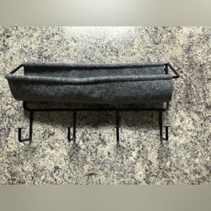 4 Hook Wall Organizer